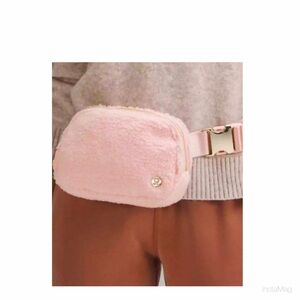 NEW Lululemon Everywhere Fleece Belt Bag 1L Fleece in Pink Mist Gold